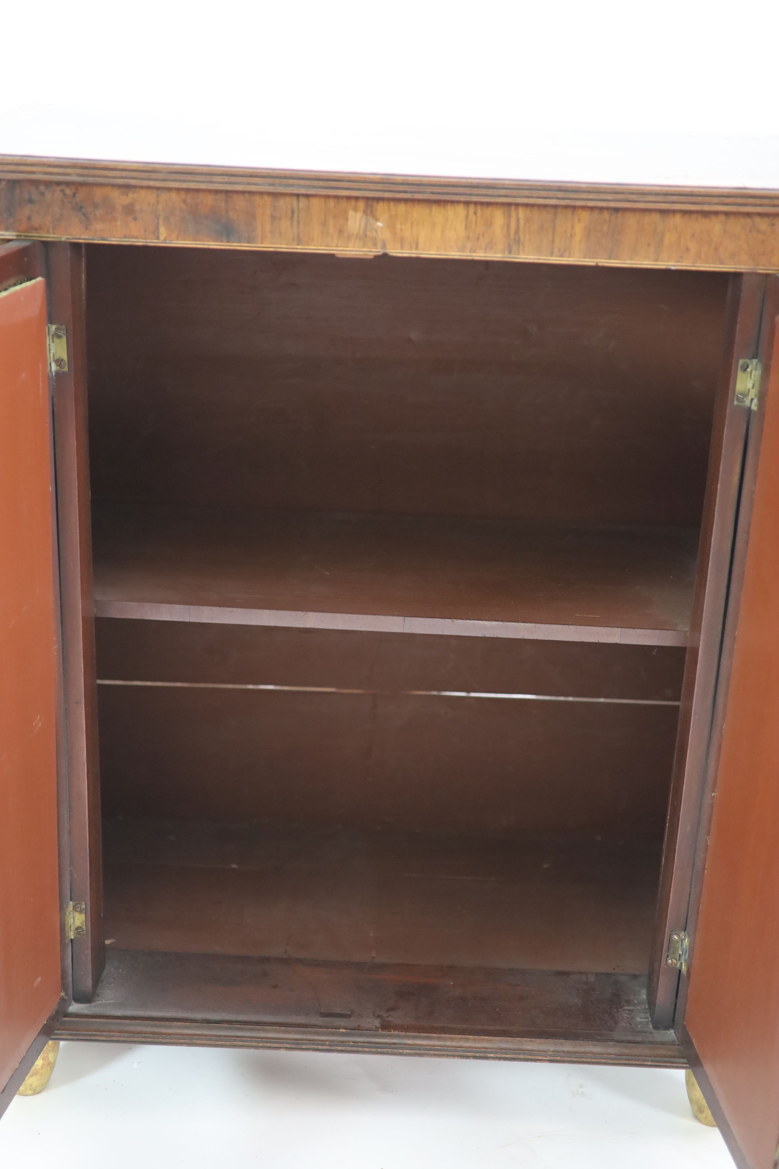 A Regency crossbanded mahogany dwarf bookcase, W.74cm D.40cm H.87cm